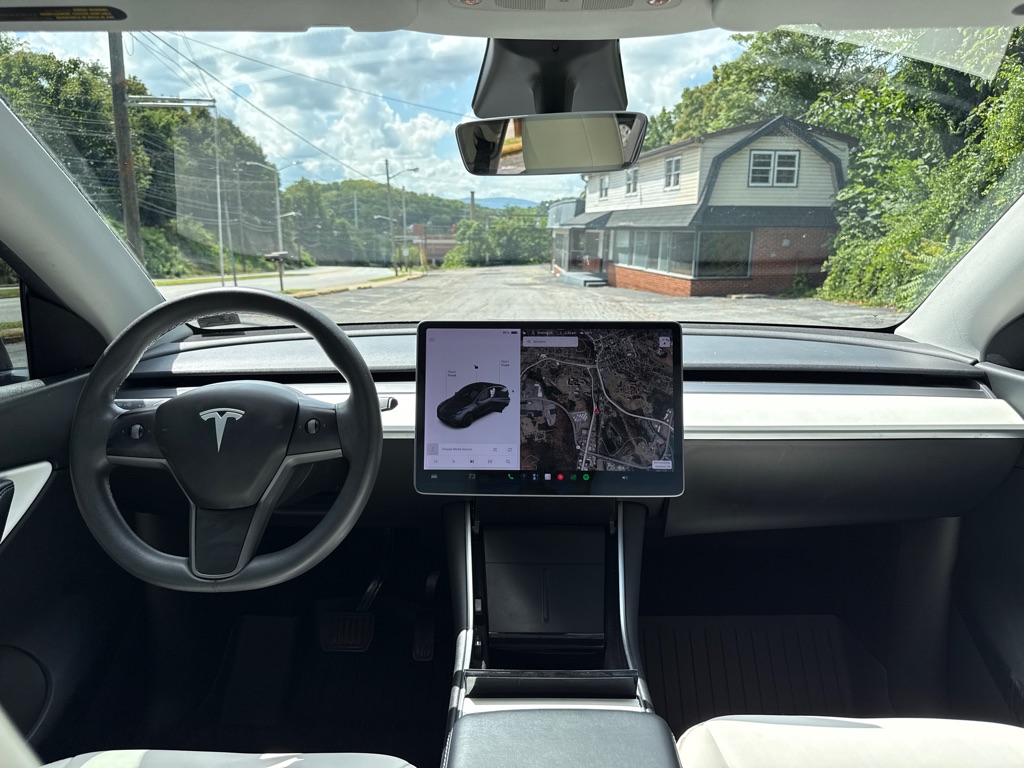 Photo 12 of this TESLA MODEL Y