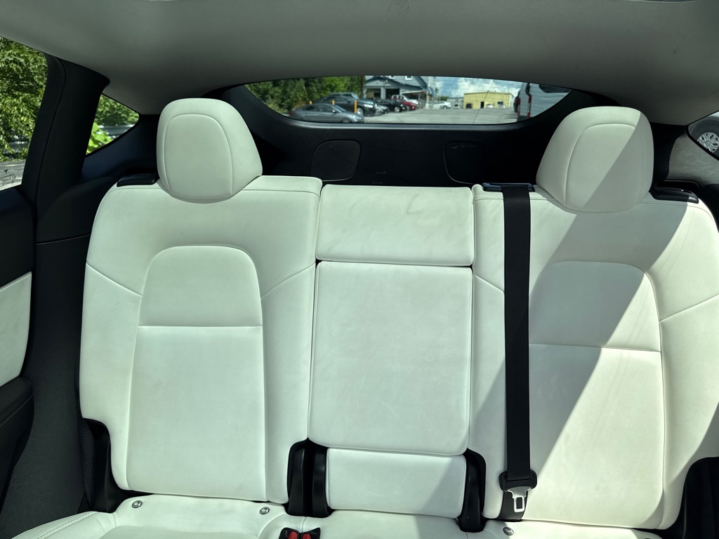 Photo 14 of this TESLA MODEL Y