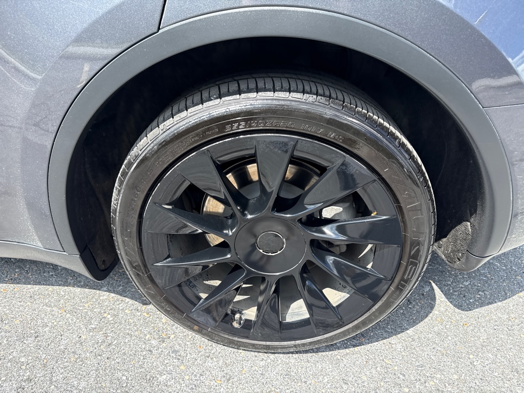 Photo 11 of this TESLA MODEL Y