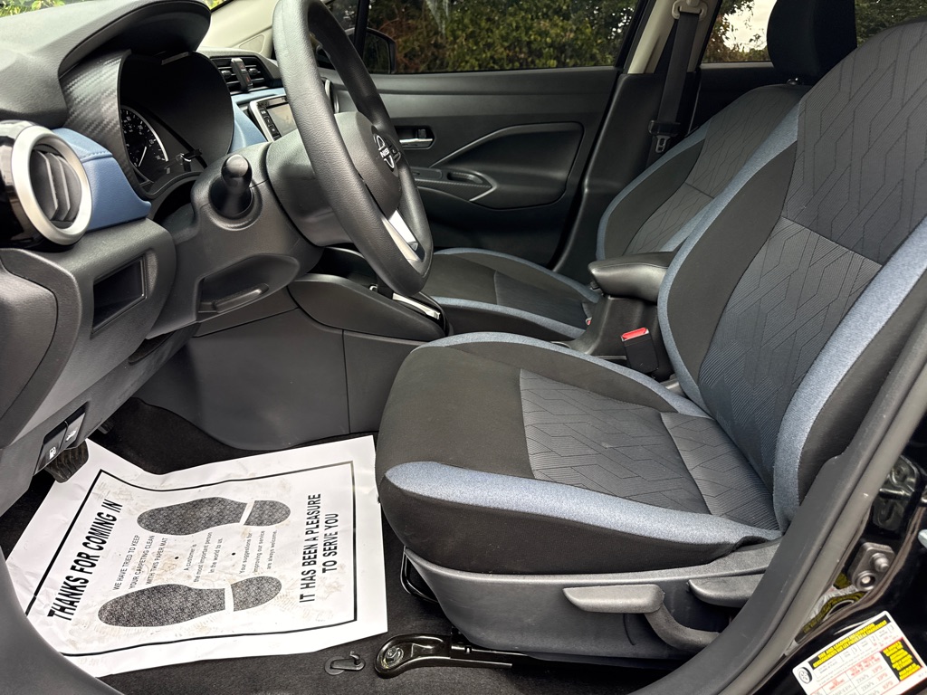 Photo 5 of this NISSAN VERSA