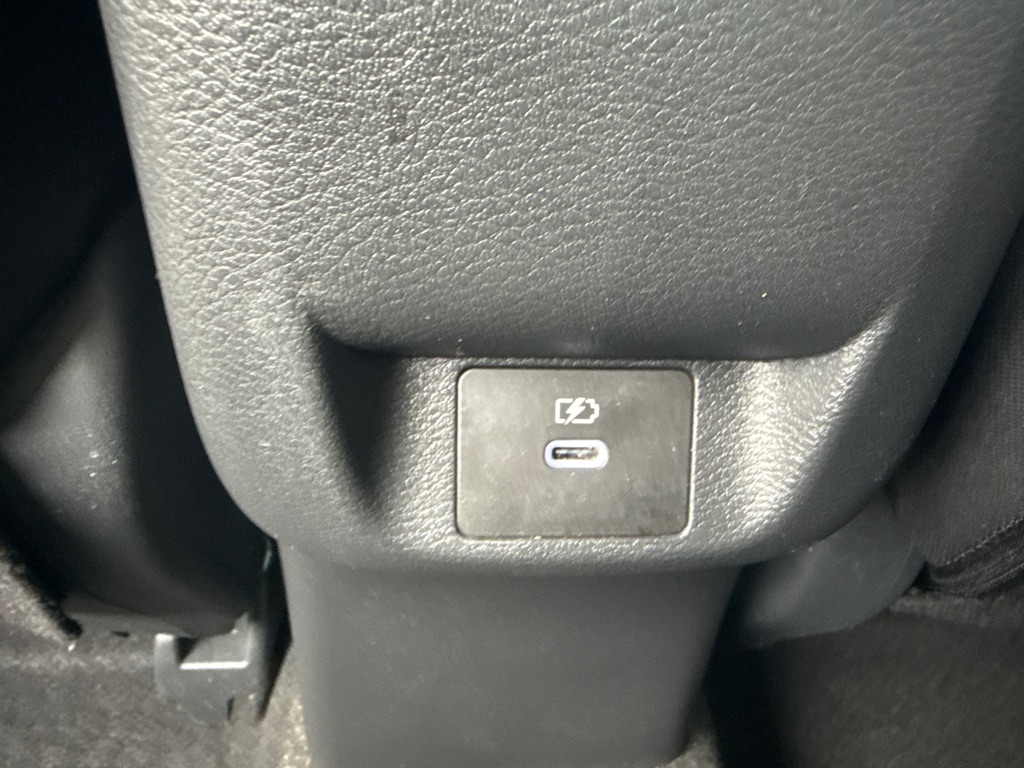 Photo 12 of this NISSAN VERSA