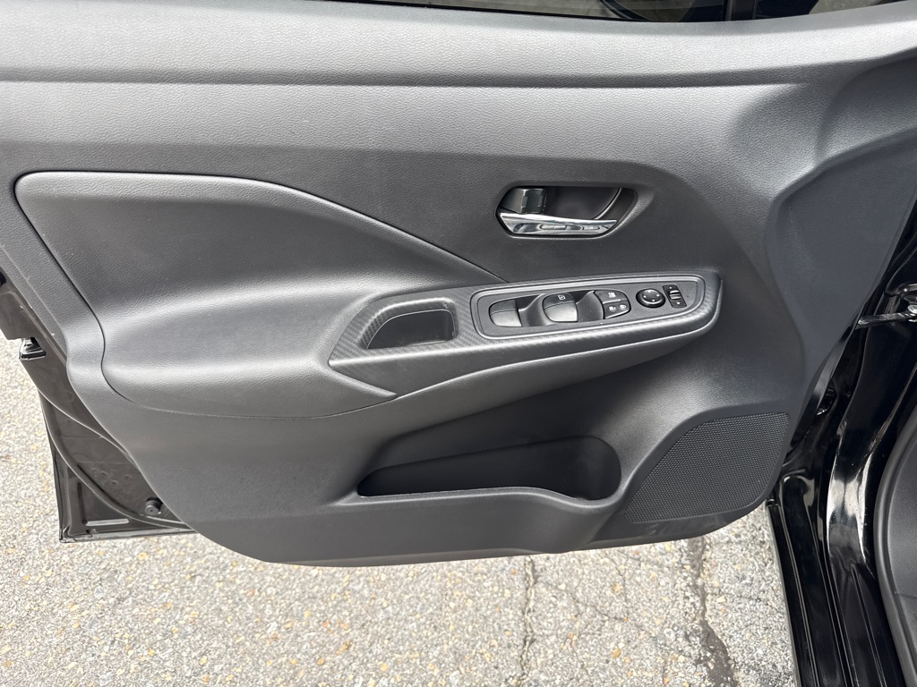 Photo 19 of this NISSAN VERSA