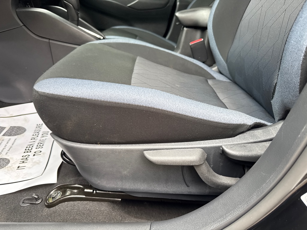 Photo 20 of this NISSAN VERSA