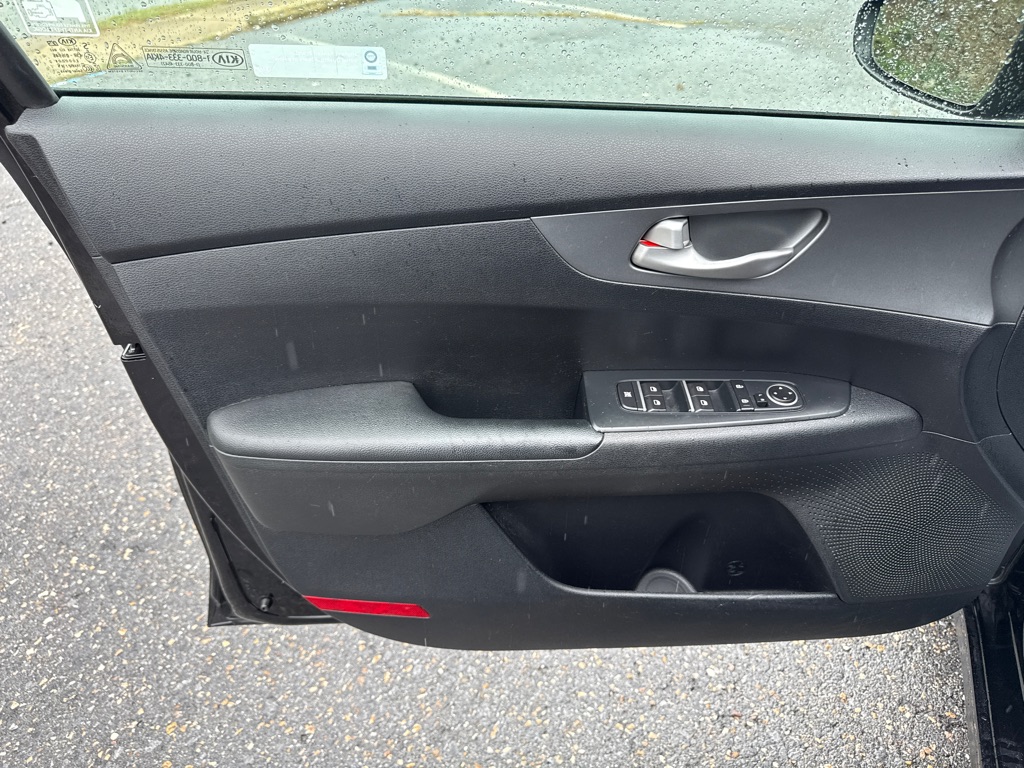 Photo 21 of this KIA FORTE