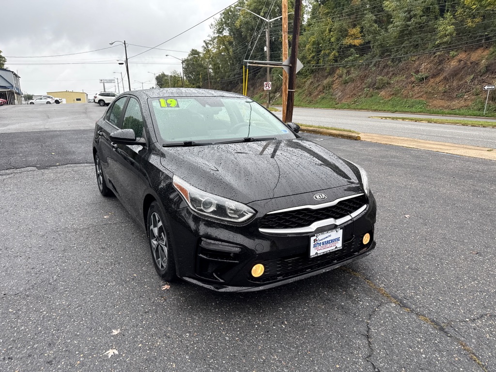 Photo 2 of this KIA FORTE