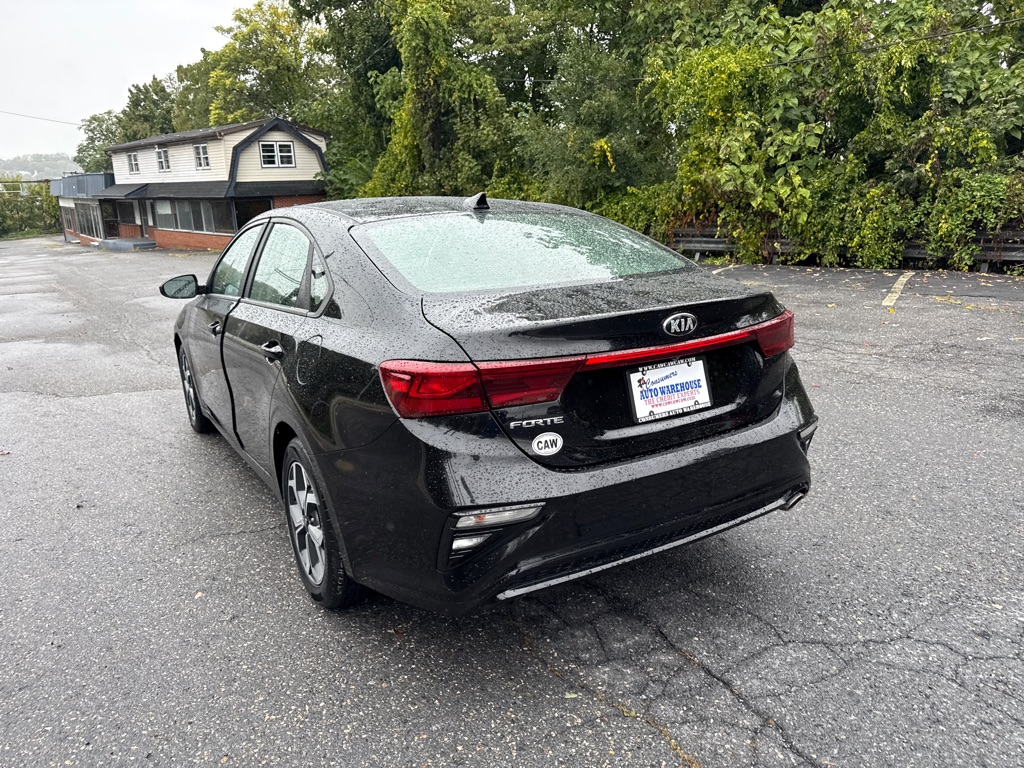 Photo 4 of this KIA FORTE