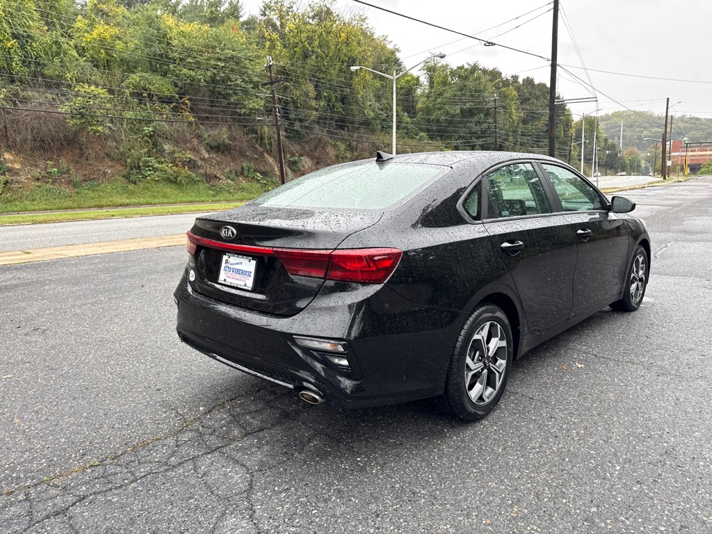 Photo 3 of this KIA FORTE