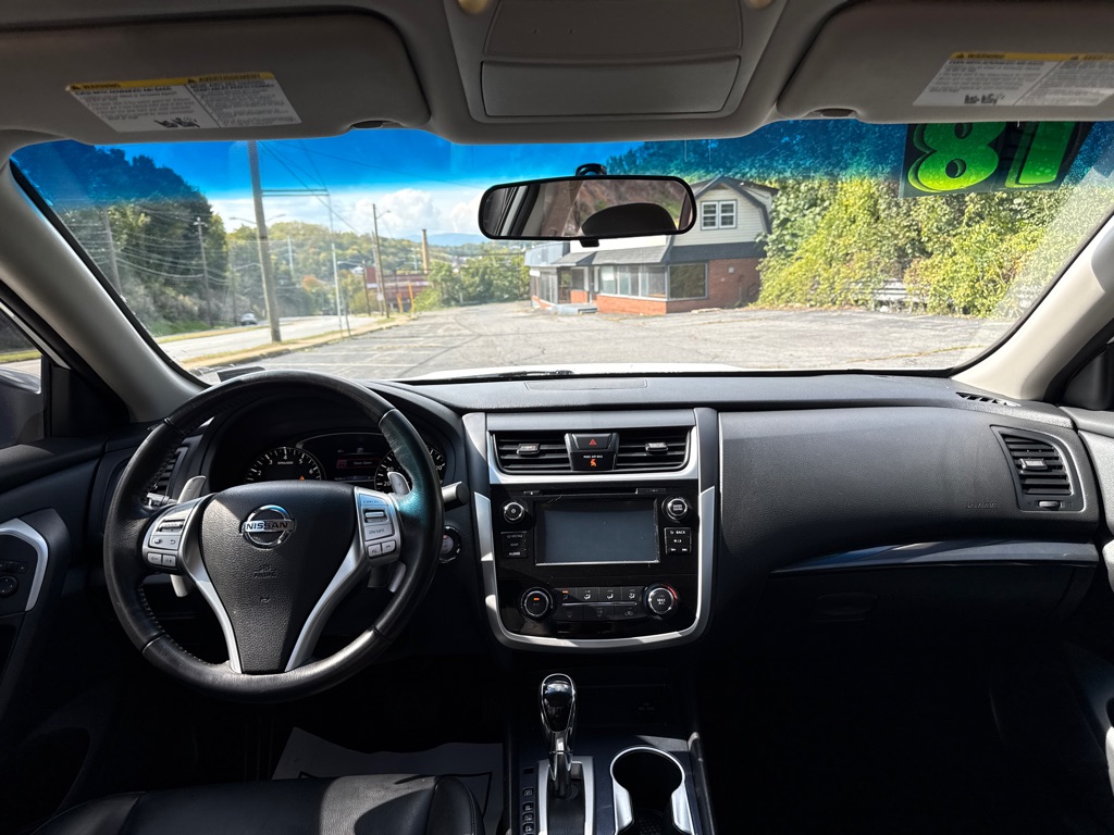 Photo 12 of this NISSAN ALTIMA