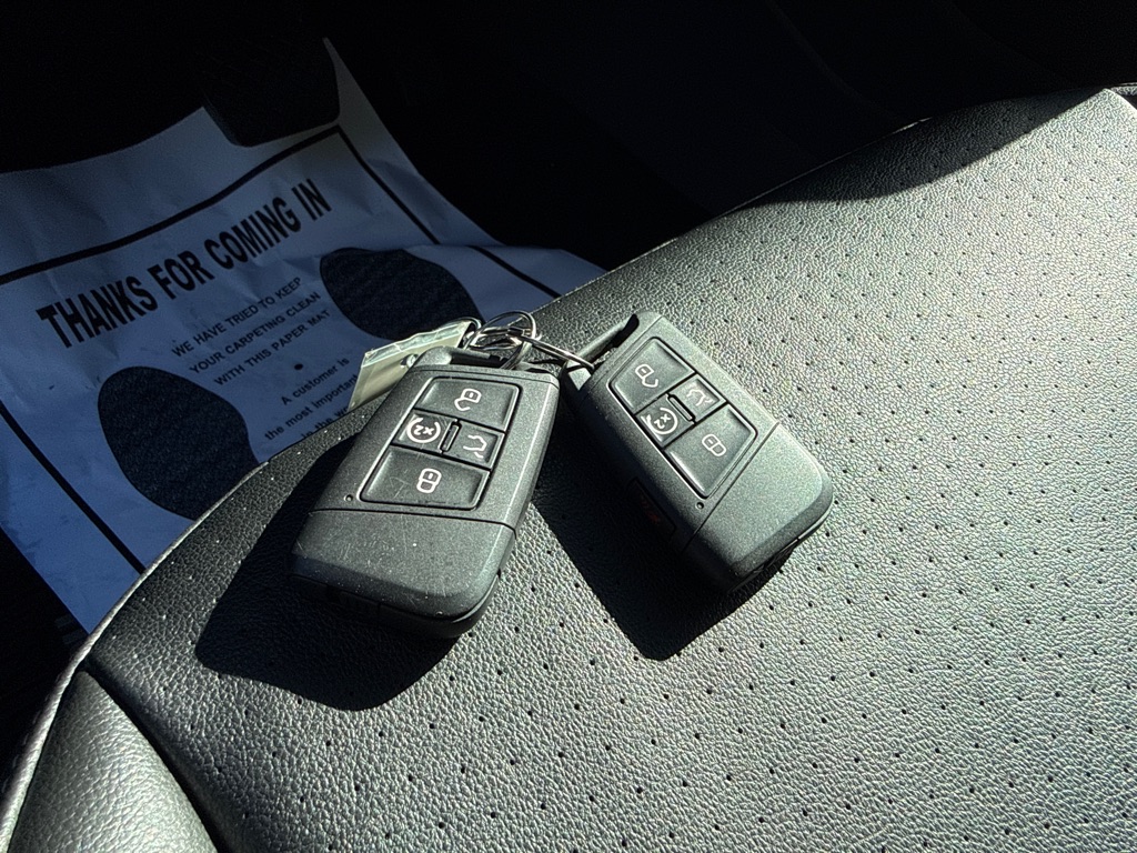 Photo 24 of this VOLKSWAGEN TIGUAN