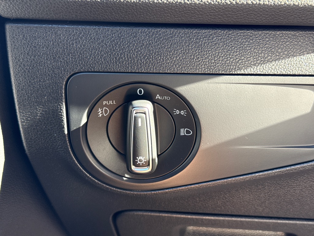 Photo 21 of this VOLKSWAGEN TIGUAN