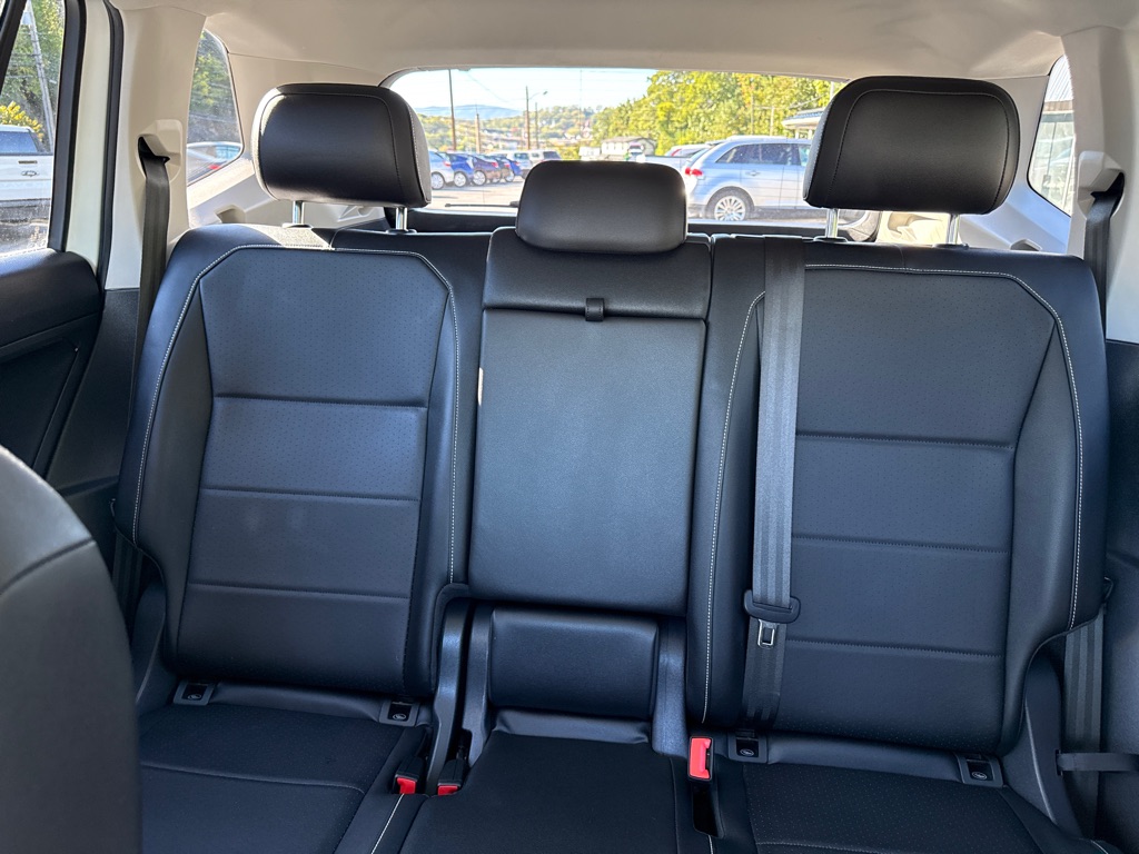 Photo 14 of this VOLKSWAGEN TIGUAN
