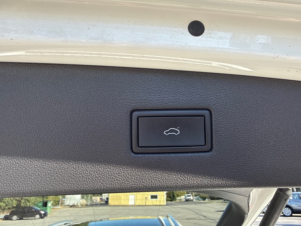 Photo 10 of this VOLKSWAGEN TIGUAN