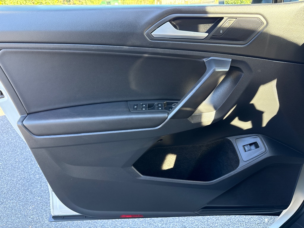 Photo 22 of this VOLKSWAGEN TIGUAN