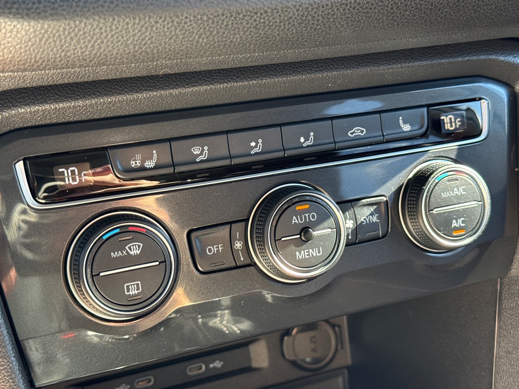 Photo 16 of this VOLKSWAGEN TIGUAN