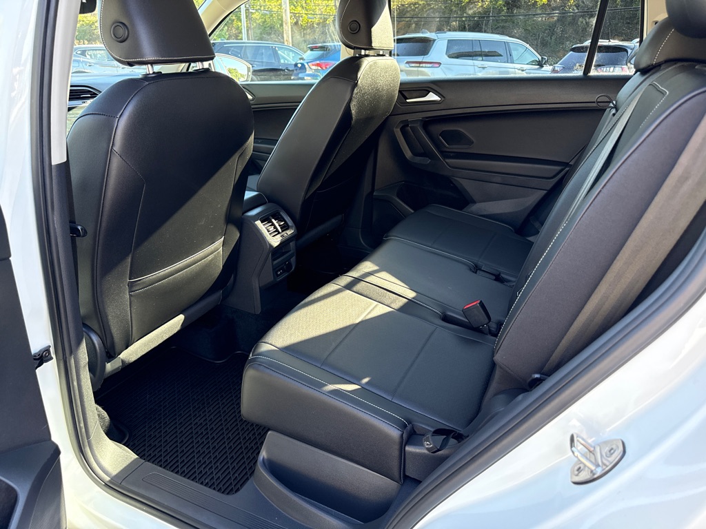 Photo 6 of this VOLKSWAGEN TIGUAN