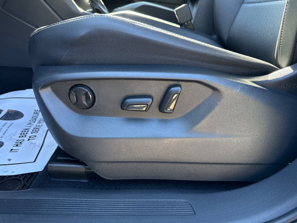 Photo 23 of this VOLKSWAGEN TIGUAN
