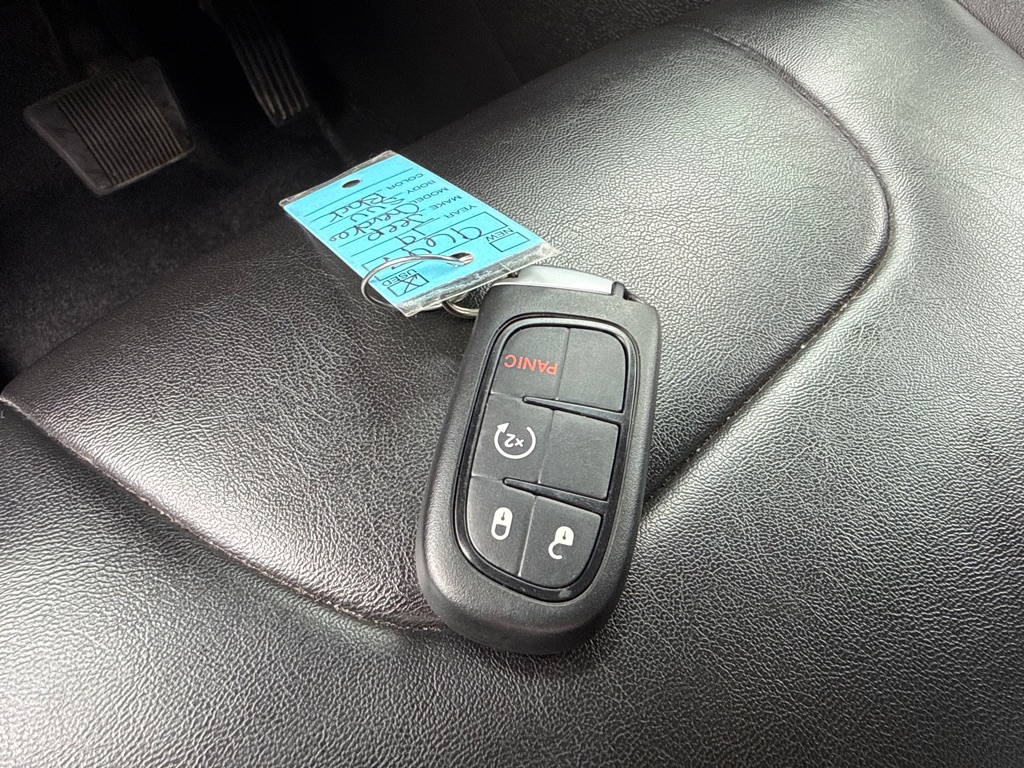 Photo 23 of this JEEP CHEROKEE