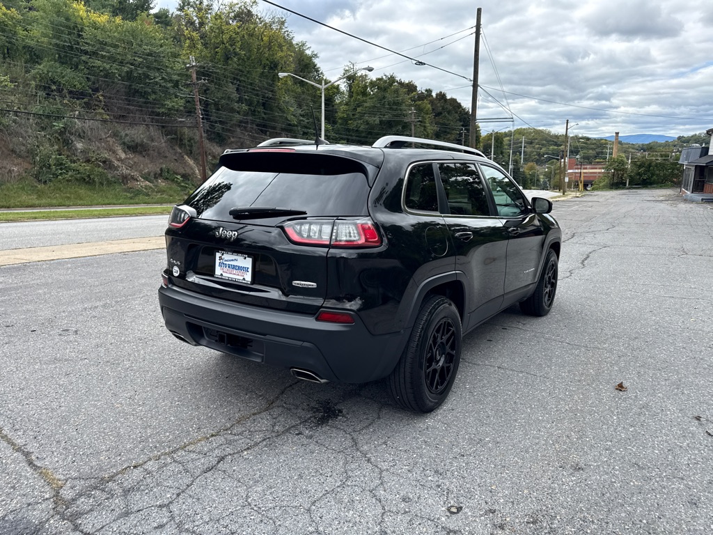 Photo 3 of this JEEP CHEROKEE
