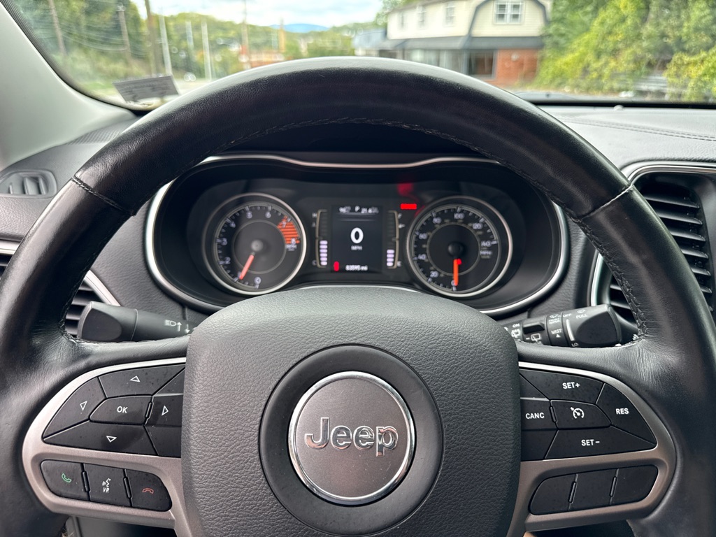 Photo 19 of this JEEP CHEROKEE