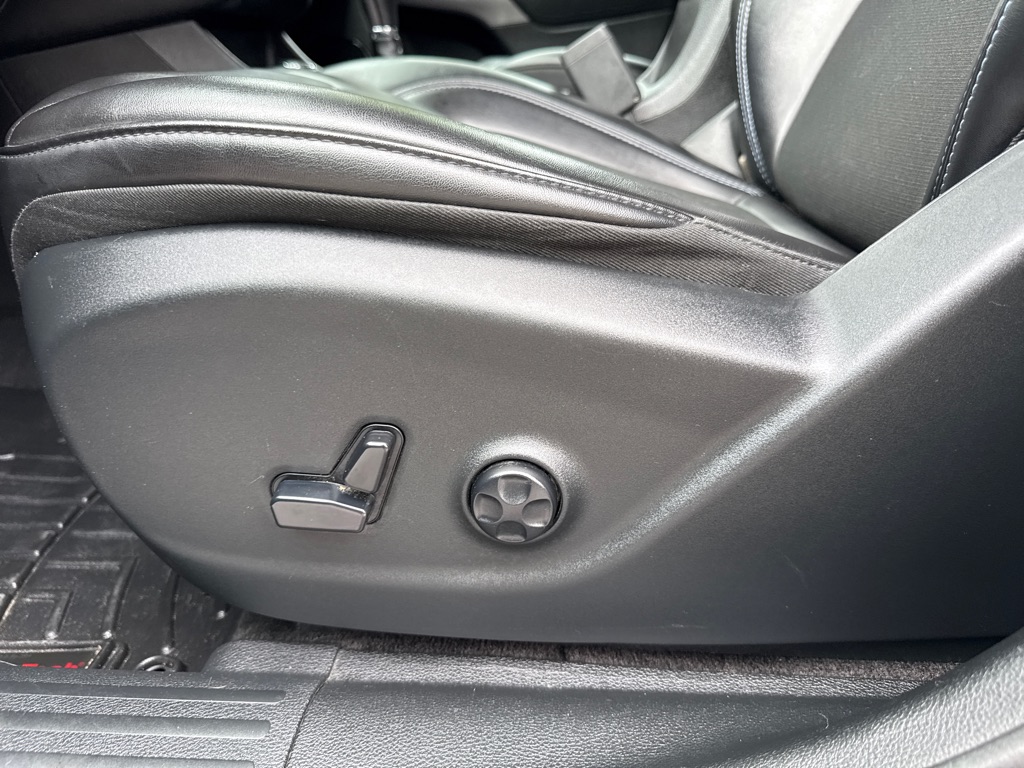 Photo 22 of this JEEP CHEROKEE