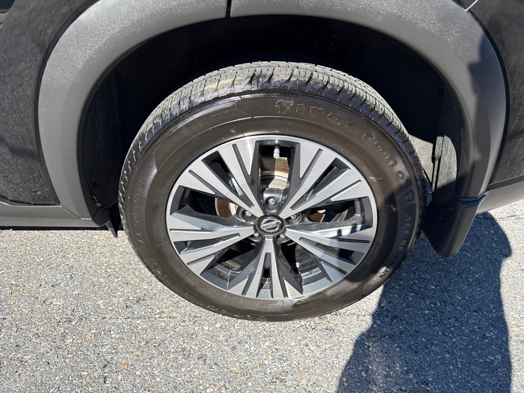 Photo 10 of this NISSAN ROGUE