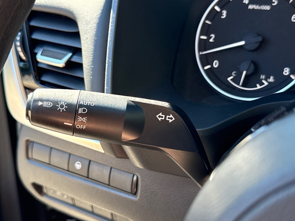 Photo 18 of this NISSAN ROGUE