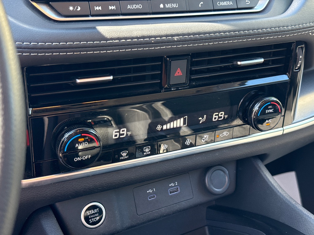 Photo 14 of this NISSAN ROGUE