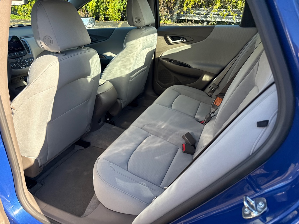 Photo 6 of this CHEVROLET MALIBU