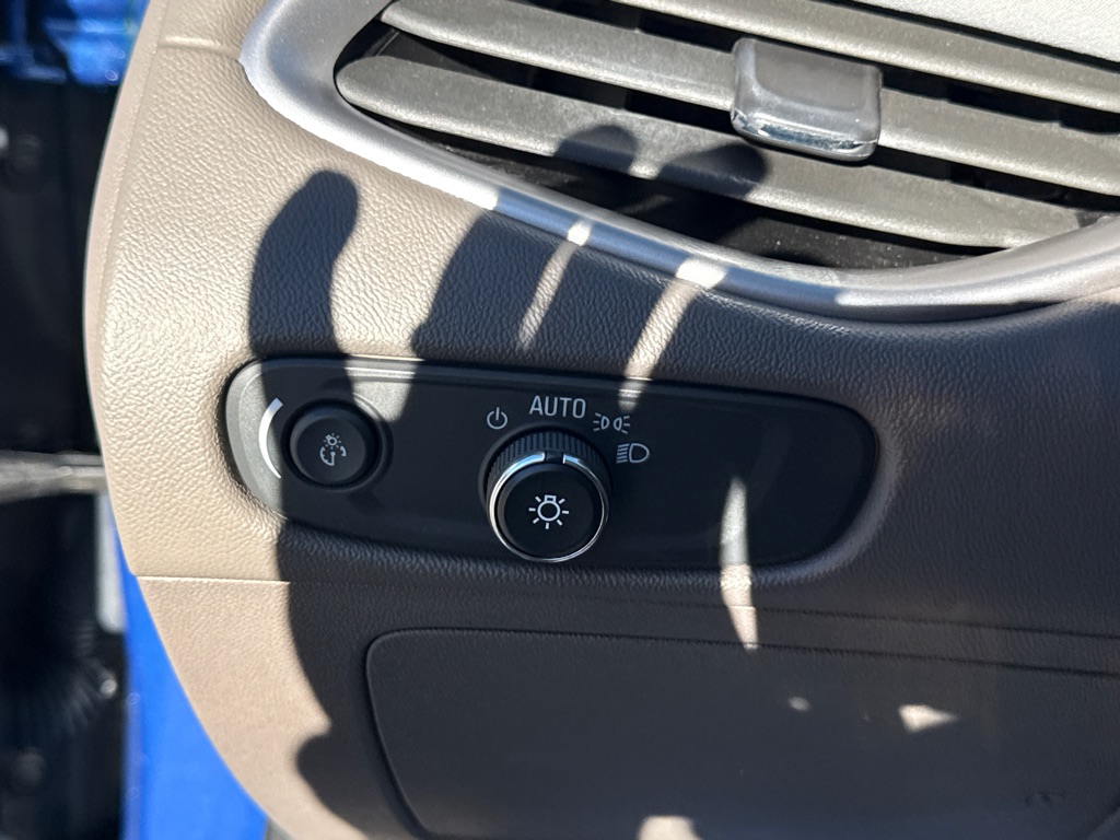 Photo 19 of this CHEVROLET MALIBU