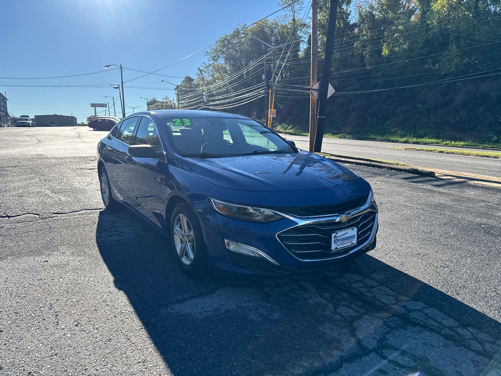 Photo 2 of this CHEVROLET MALIBU