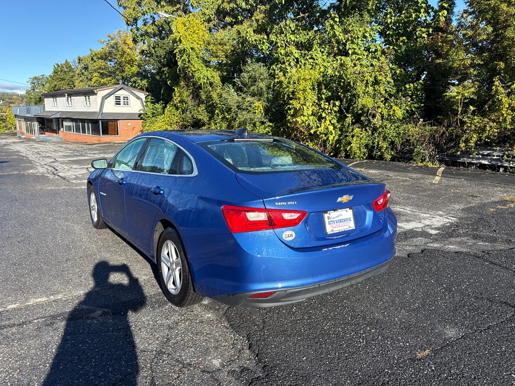 Photo 4 of this CHEVROLET MALIBU