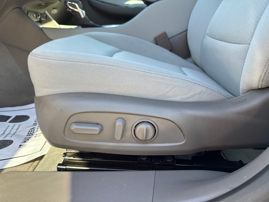Photo 21 of this CHEVROLET MALIBU
