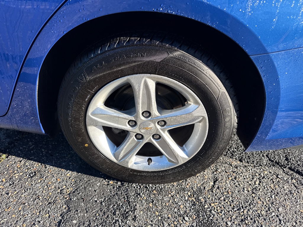 Photo 10 of this CHEVROLET MALIBU