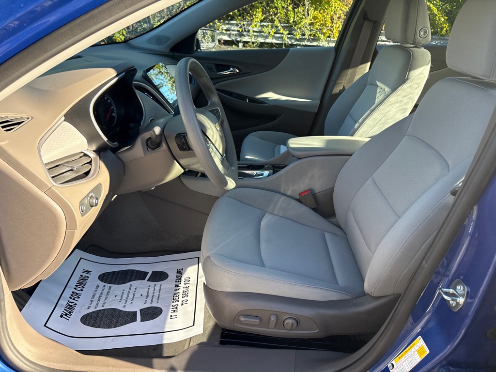 Photo 5 of this CHEVROLET MALIBU