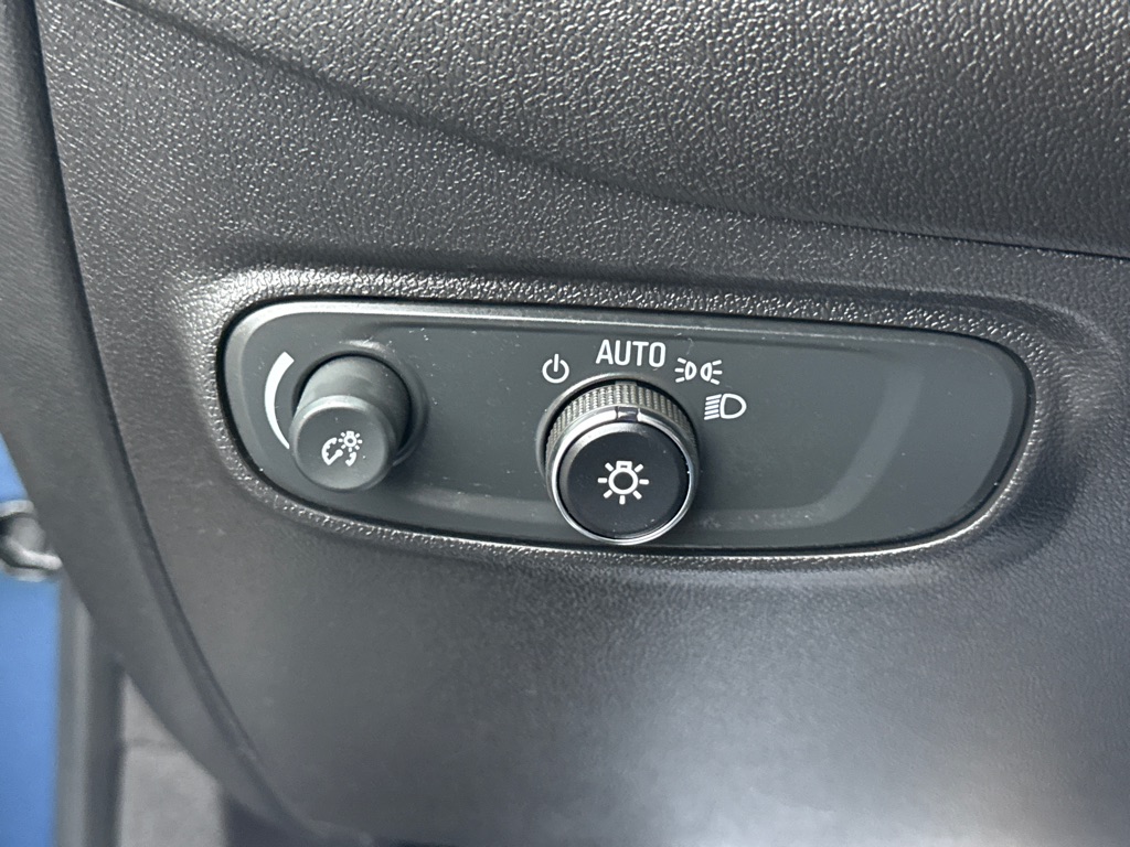 Photo 21 of this CHEVROLET EQUINOX