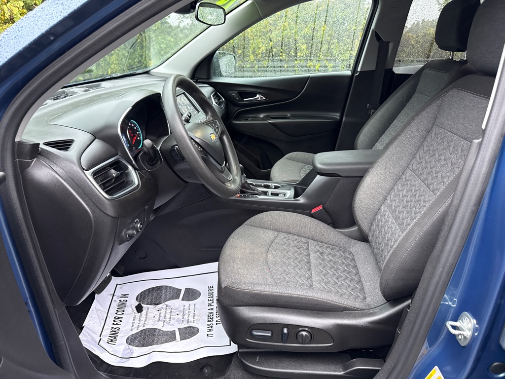 Photo 5 of this CHEVROLET EQUINOX