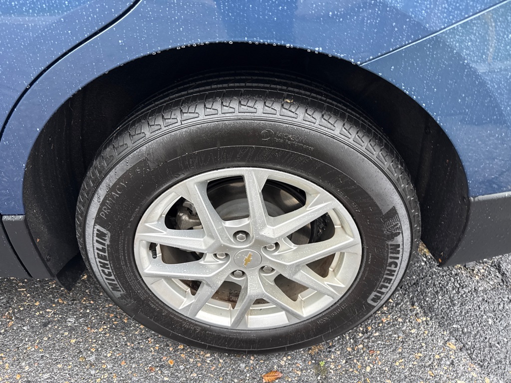 Photo 10 of this CHEVROLET EQUINOX