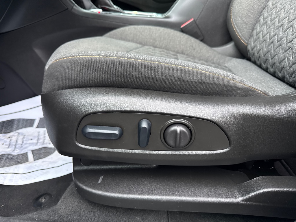 Photo 23 of this CHEVROLET EQUINOX