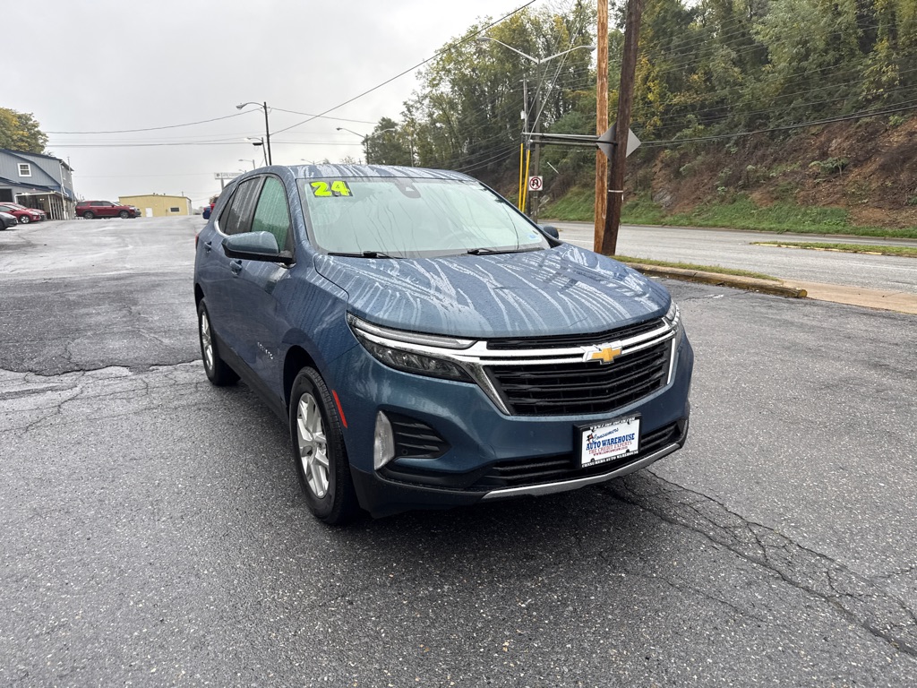 Photo 2 of this CHEVROLET EQUINOX