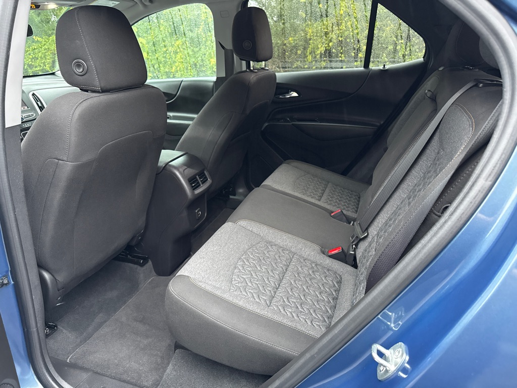 Photo 6 of this CHEVROLET EQUINOX