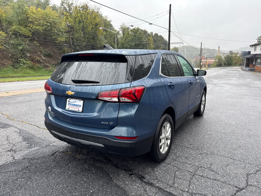 Photo 3 of this CHEVROLET EQUINOX