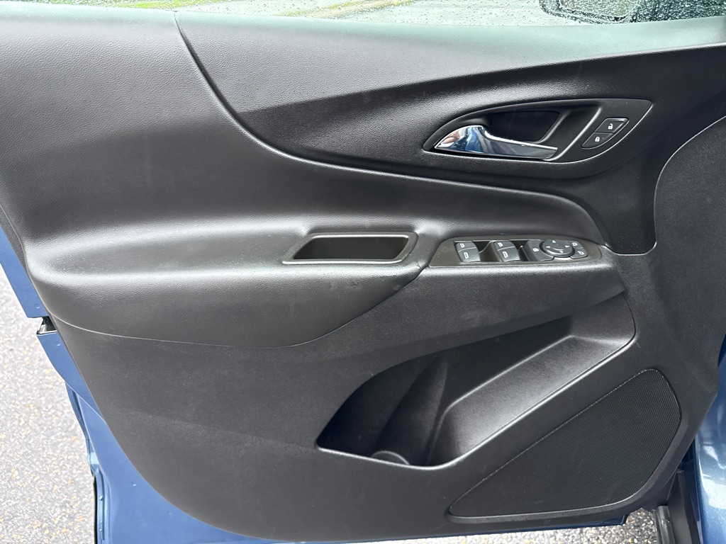Photo 22 of this CHEVROLET EQUINOX