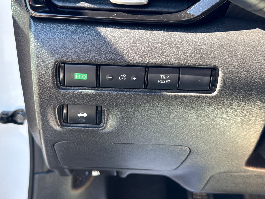 Photo 21 of this NISSAN SENTRA