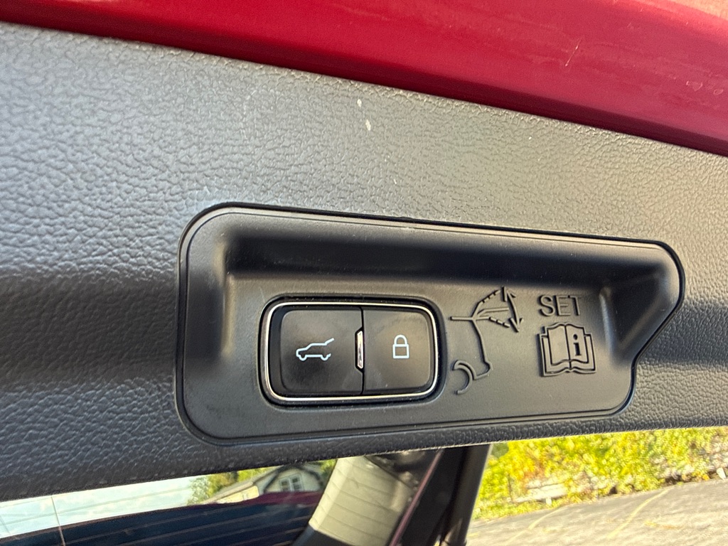Photo 11 of this FORD EXPLORER