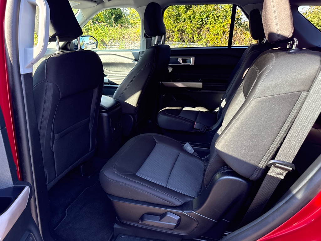 Photo 6 of this FORD EXPLORER