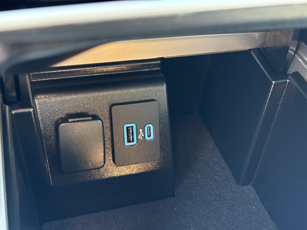 Photo 18 of this FORD EXPLORER