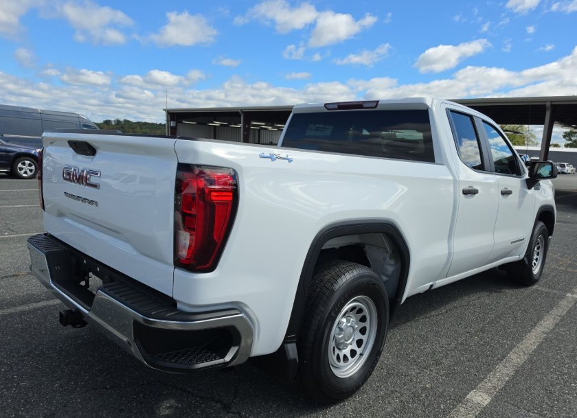 Photo 2 of this GMC SIERRA