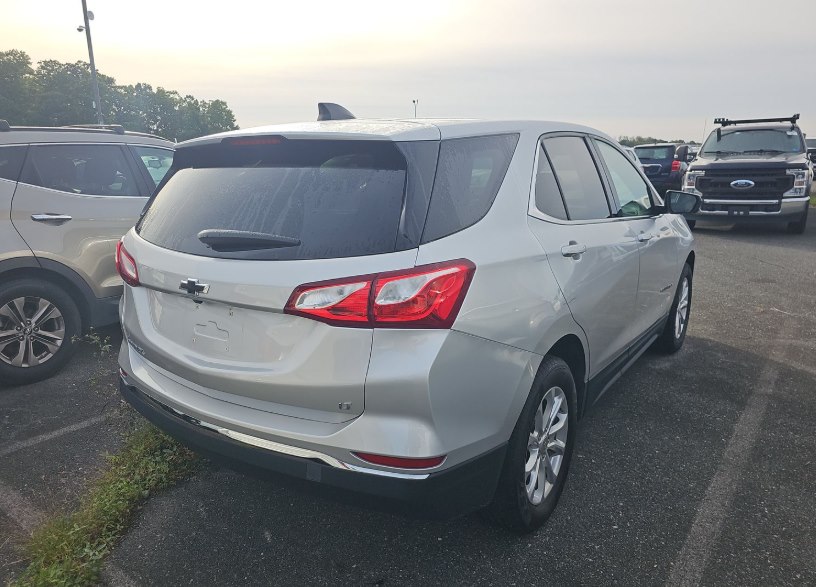 Photo 2 of this CHEVROLET EQUINOX