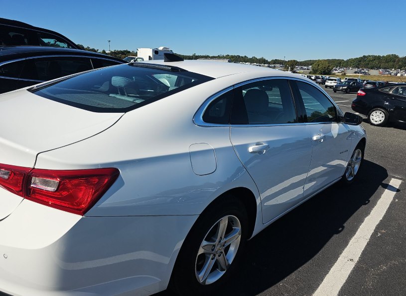 Photo 2 of this CHEVROLET MALIBU