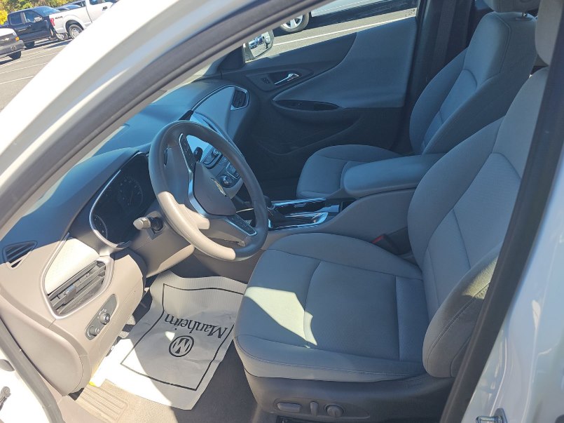 Photo 3 of this CHEVROLET MALIBU